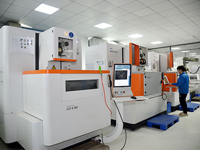 Injection mold processing equipment